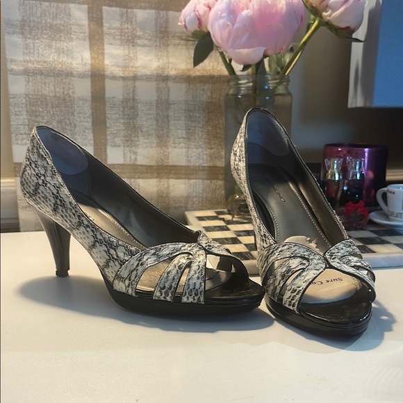Bandolino Shoes - Bandolino Black and Gray Heels for Timeless Elegance